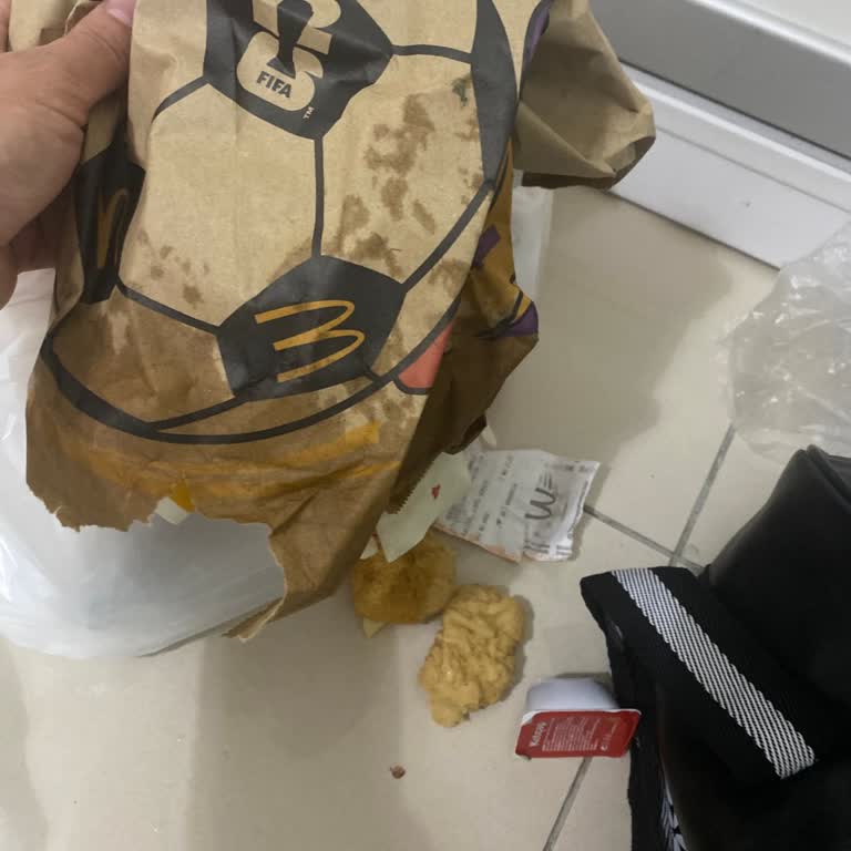 Siparişte Eksik Hamburger Ve Dökülen İçecekler Nedeniyle Tam İade Talebi