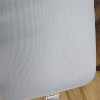 Rutubet Kokulu Yastıkta Değişim Reddedildi, Marka Güvenine Hayal Kırıklığı