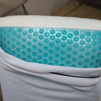Rutubet Kokulu Yastıkta Değişim Reddedildi, Marka Güvenine Hayal Kırıklığı