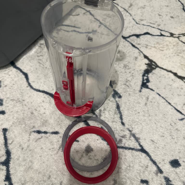 Dyson V10 Submarine Modelinde Boşaltma Haznesi Halkası Yerinden Çıktı: Ücretsiz Değişim Talebi