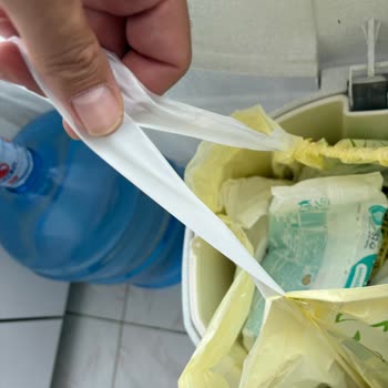 Migros Meydan AVM'de Satın Alınan Koroplast Çöp Poşetlerinin Büzgülü Kısımları Yırtılıyor