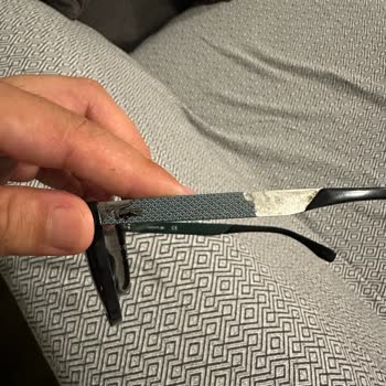 Lacoste Gözlüğümde Sap Kaplaması Soyuldu, Ücretsiz Değişim Talebi