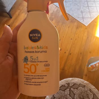 Nivea Sun Kids Güneş Kremi Çocuk Mayolarında Kalıcı Renk Bıraktı