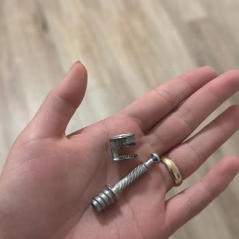 Garanti Kapsamındaki Kırık Calina Baza İçin Yetersiz Ve Gecikmeli Servis