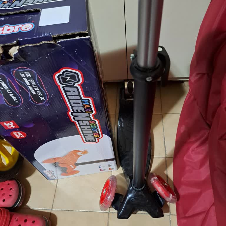 Tekerlekleri Kilitlenen Ve Vidaları Düşen Bebek Scooterı İçin İade Talebi