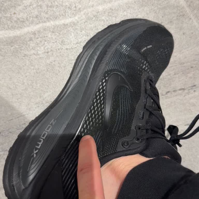 Nike ZoomX Ayakkabısında Kısa Sürede Açılma, Mağaza İnceleme Süreci Gecikiyor