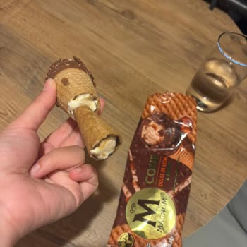 Şok Market'ten Aldığım Algida Magnum Cone Külahı Kırık Ve Ters Çıkmış