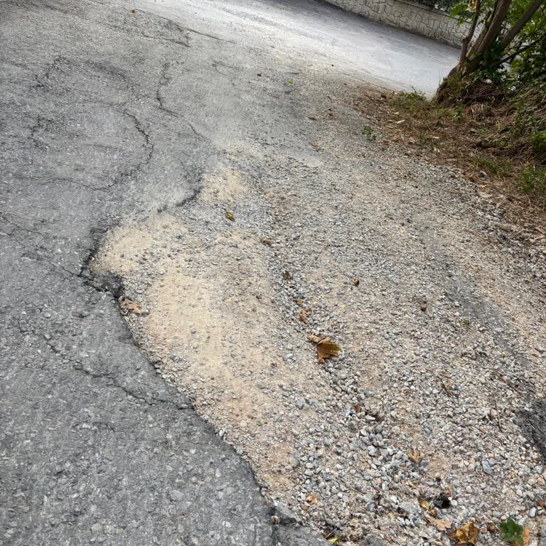 Denizli Merkezefendi Çakıllı Yol Çalışması Asfalt Ve Acil Güvenlik Talebi