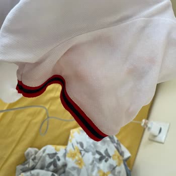 Renk Aşınması Ve Deforme Olan Tişörtte Mağduriyet