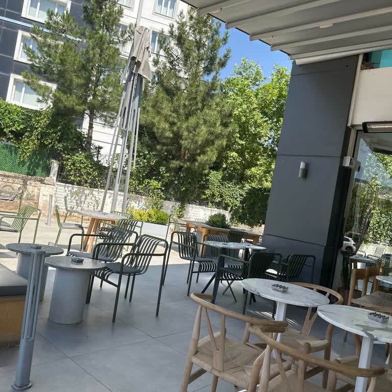 Kayapınar Şubesinde Yetersiz Klima Ve Gölge Eksikliği Şikayeti