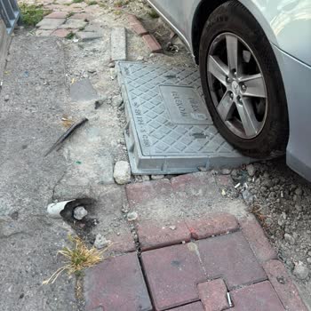 Ümraniye Çakmak Mahallesindeki Servis Kutusu Tehlikesi Acilen Çözülmeli