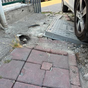 Ümraniye Çakmak Mahallesindeki Servis Kutusu Tehlikesi Acilen Çözülmeli