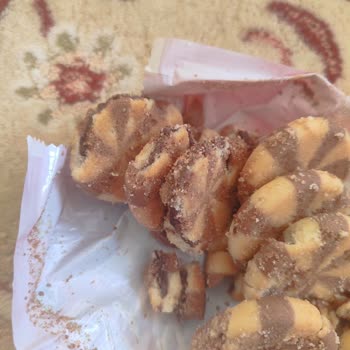 İzmir Buca Şok Markette Açılmış Ve Isırılmış Bisküvi Satışı Hijyen Korkusuna Yol Açıyor