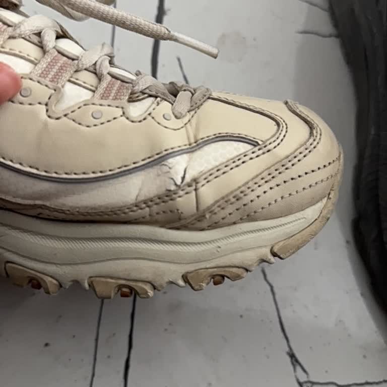 Kısa Sürede Çatlayan Skechers Ayakkabısı İçin Ücret İadesi Talebi