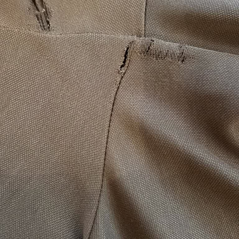 Brooks Brothers Tişörtte Dikiş Atması Ve Değişim Reddi