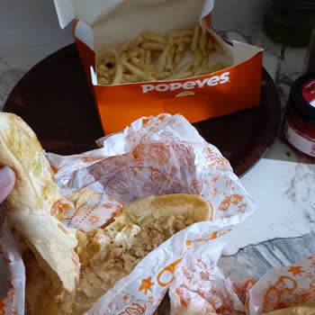 Popeyes Siparişindeki Bayat Gıdalar Ve Yetersiz İade Teklifi