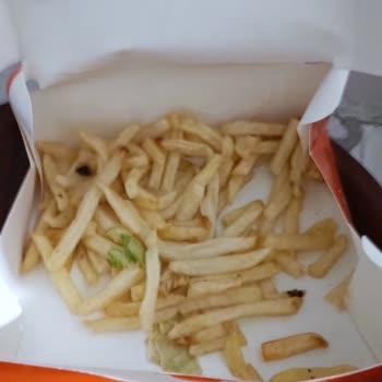Popeyes Siparişindeki Bayat Gıdalar Ve Yetersiz İade Teklifi