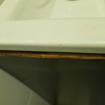 Suya Dayanıklı Olmayan Belinza Banyo Ve WC Dolapları Şişti