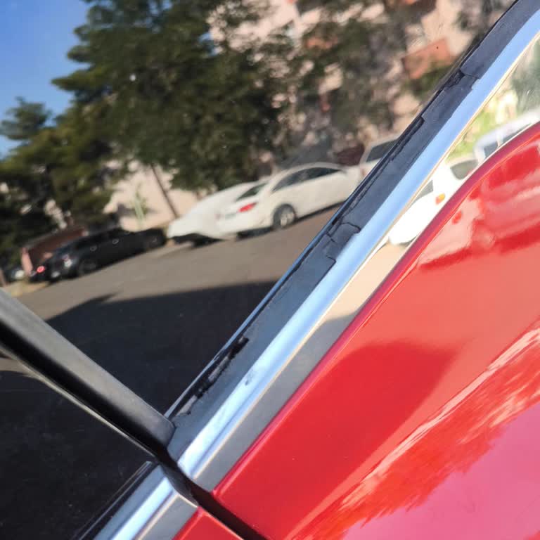 Renault Captur’da Tekrarlanan Kelebek Camı Çıtası Arızası Ve Garanti Reddi
