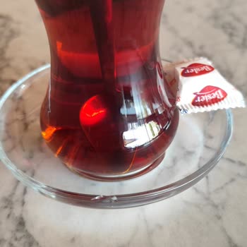 Kırık Bardak Altlıkları Müşteri Güvenliğini Tehlikeye Atıyor