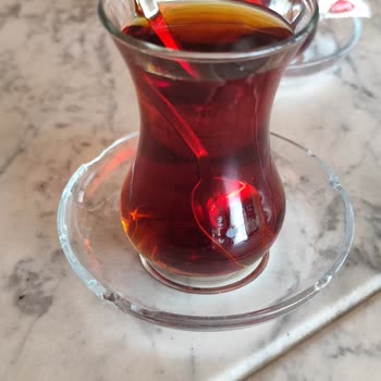 Kırık Bardak Altlıkları Müşteri Güvenliğini Tehlikeye Atıyor
