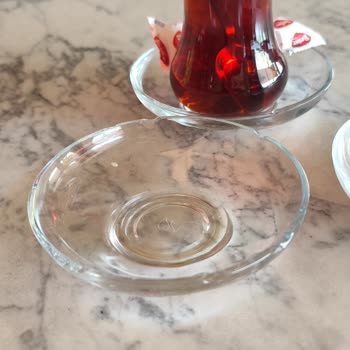 Kırık Bardak Altlıkları Müşteri Güvenliğini Tehlikeye Atıyor