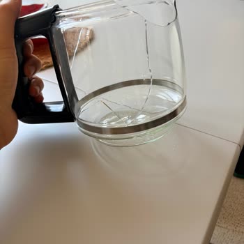 Philips Çaycının Camı Kırıldı Yüzüme Sıçradı Güvenlik Riski