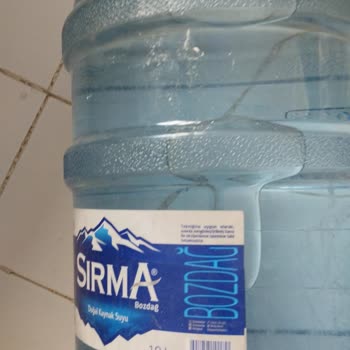 Kirli Ve Eski Sırma Damacana Teslimatı İhmal Edildi