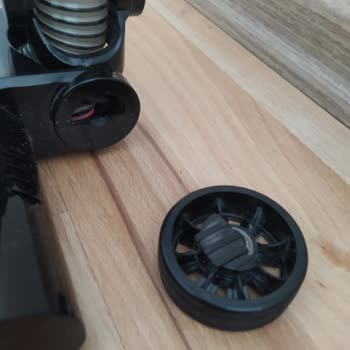 Sinbo Dikey Süpürge Sol Tekerlek Kırıldı Yetkili Servis Yanıt Vermiyor