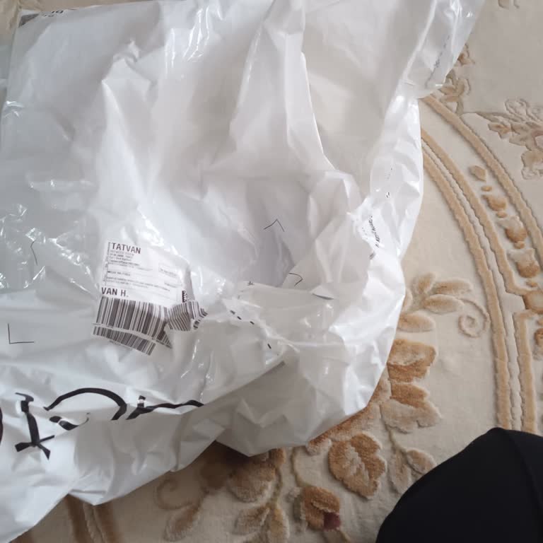DHL Kargo Paketi Yırtık Ve Eksik Ürünler, Yanıtsız Müşteri Hizmeti