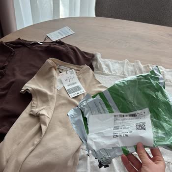 Zara’dan Eksik Parfüm Ve Lekeli T-Shirt, Özensiz Paketleme