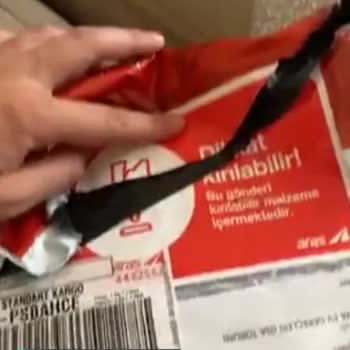 Aras Kargo Kırık Tabak Ve Kargoyu Kapıya Bırakıp Kaçan Görevli 😂