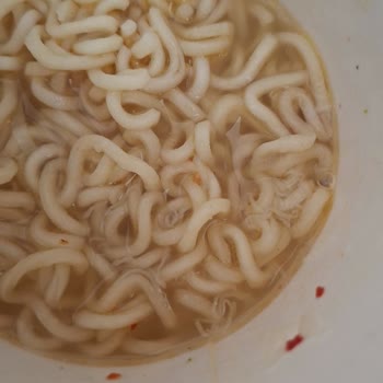 Berona Hazır Tavuk Noodle’da Parazit Benzeri Yapı Görüldü
