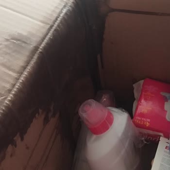 Kargo Paketi Kötü Durumda Ürünler Patlamış Ve Yeniden Gönderim Talebi