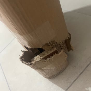 Aras Kargo’nun Özensiz Teslimatı Ve Hasarlı TV Sehpası