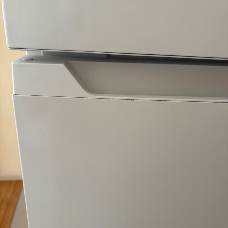 Uğur Buzdolabında Boya Atmaları Oluştu ve Bu Bölgelerde Paslanma Başladı