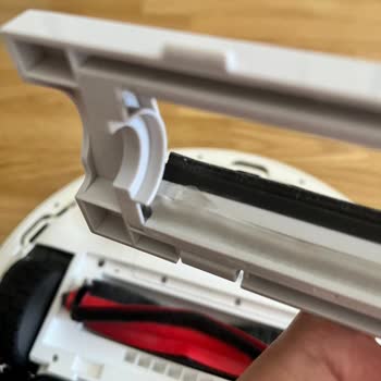 Robot Süpürge Ana Fırça Kapağı Kırıldı, Servis Ücretli Parça Söylüyor: Garanti Hakları İhlali