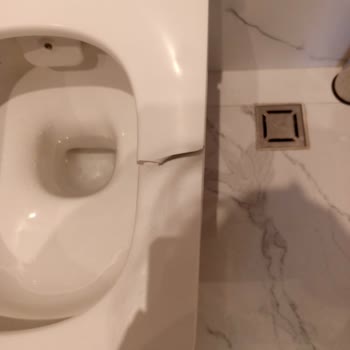 Vitra Klozet Kapaklarında Sürekli Kırılma Ve Yetersiz Yetkili Servis