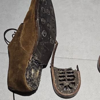 Kalitesiz Ayakkabı: Topuk Ve Kenarlar Ayrıldı, Telafi Talebi