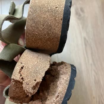 Az Kullanımda Bile Topuğu Patlayan Birkenstock Sandaleti