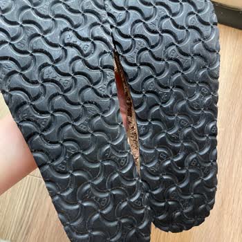 Az Kullanımda Bile Topuğu Patlayan Birkenstock Sandaleti