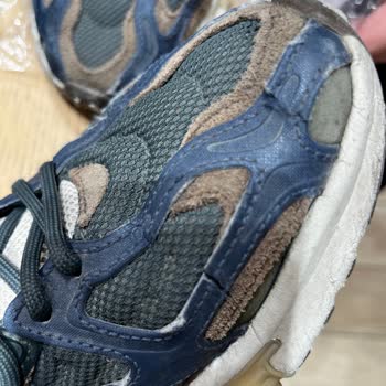 Lacoste Ayakkabımda Yırtık, Mağaza İncelemesi Duyarsız