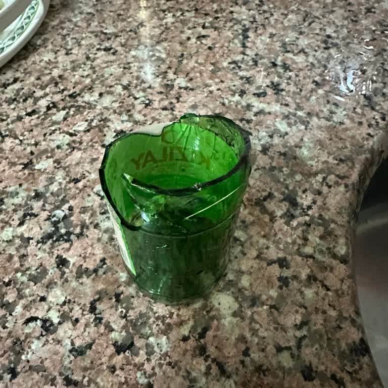 Şok Marketler Satın Alınan Kızılay Soda Şişesinin Patlaması Ve Güvenlik Endişesi