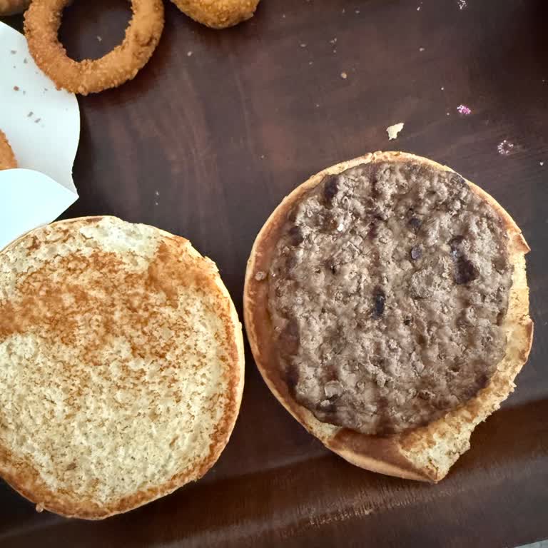Yanlış Menü Gönderimi Ve Açılmış Hamburgerin Geri İstenmesi