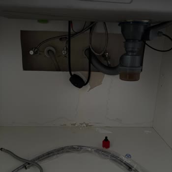 Akıllı Evye Damlatıyor, Duş Başlığı Pas Çıkarıyor Ve Lavisse Sorumluluk Almıyor