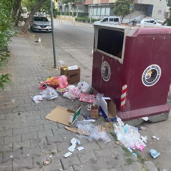 A101 Şubesinin Çöplerini Sokaklara Bırakması Çevre Kirliliğine Sebep Oluyor Acil Çözüm Bekleniyor