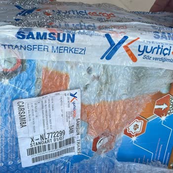 Açık Paketlenmiş Kedi Kumu Ve Cevapsız Müşteri Desteği