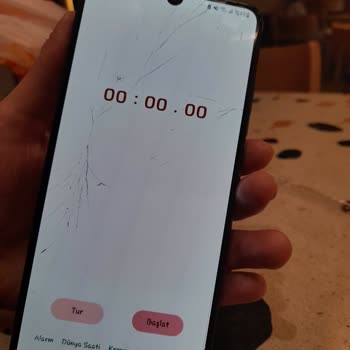 Şoförün Ani Freni Telefon Ekranımı Kırdı Ve Tazminat Talebi