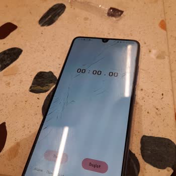 Şoförün Ani Freni Telefon Ekranımı Kırdı Ve Tazminat Talebi