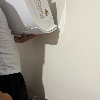 Duvara Monte Edilen Klimanın Güvenlik Riski, Ücretsiz Onarım Ve Yeniden Montaj Talebi
